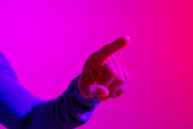 Uitgelichte afbeelding voor bericht Brain hack #5: Waarom je belangrijkste knop rechts moet staan (niet links)